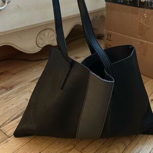 Black shoulder leather bag